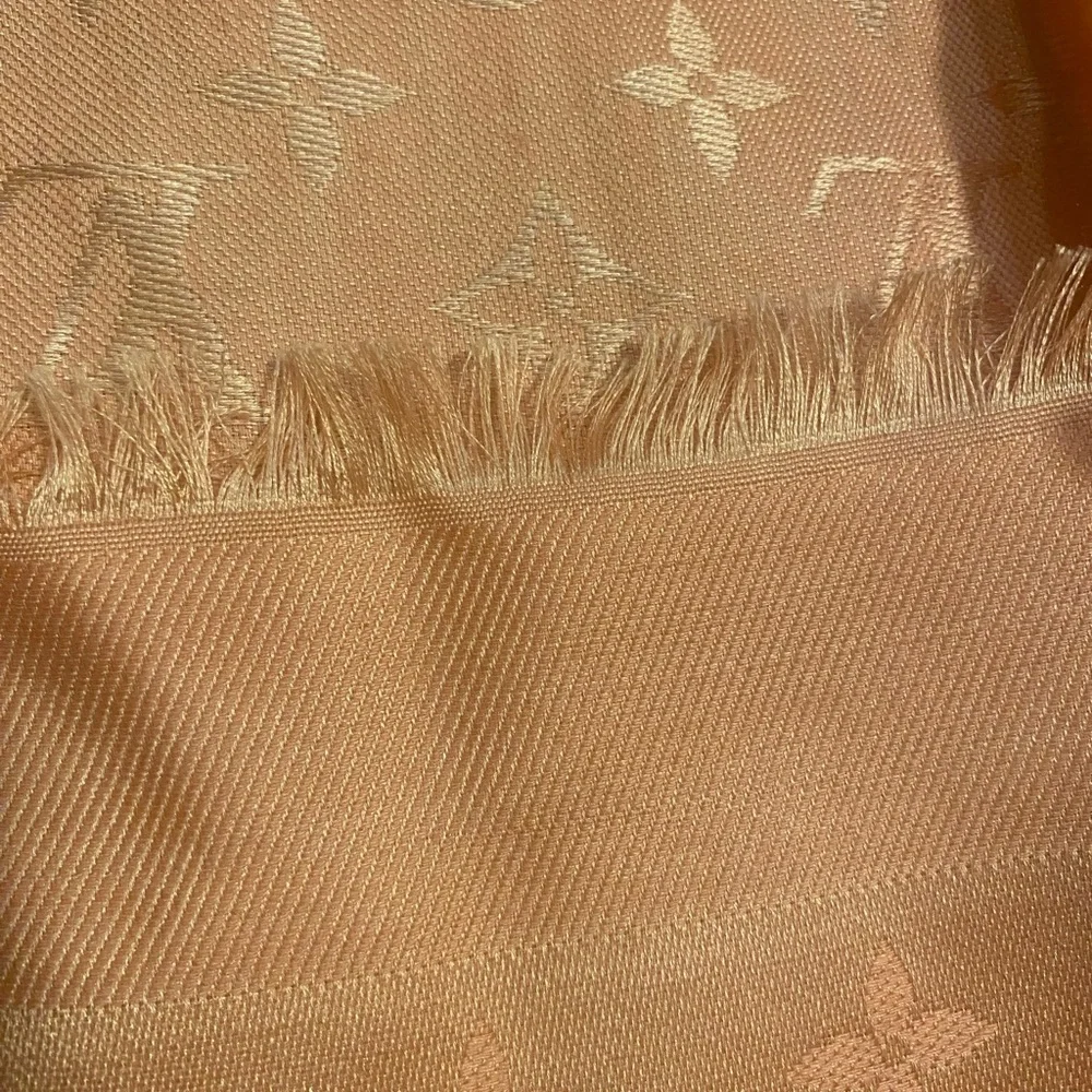 Authentic NWOT Louis Vuitton Monogram Apricot Shawl / Scarf - Picture 9 of 9